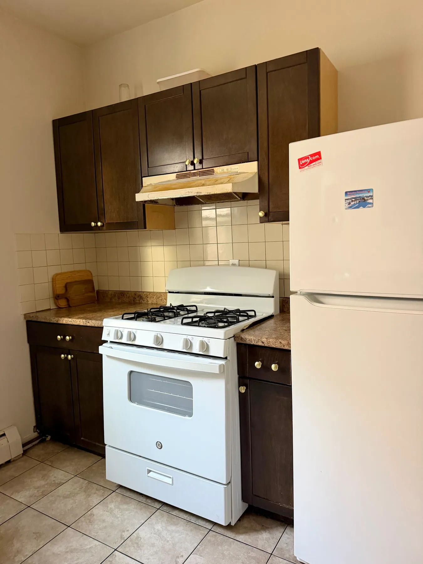 101 Calumet kitchen with gas range