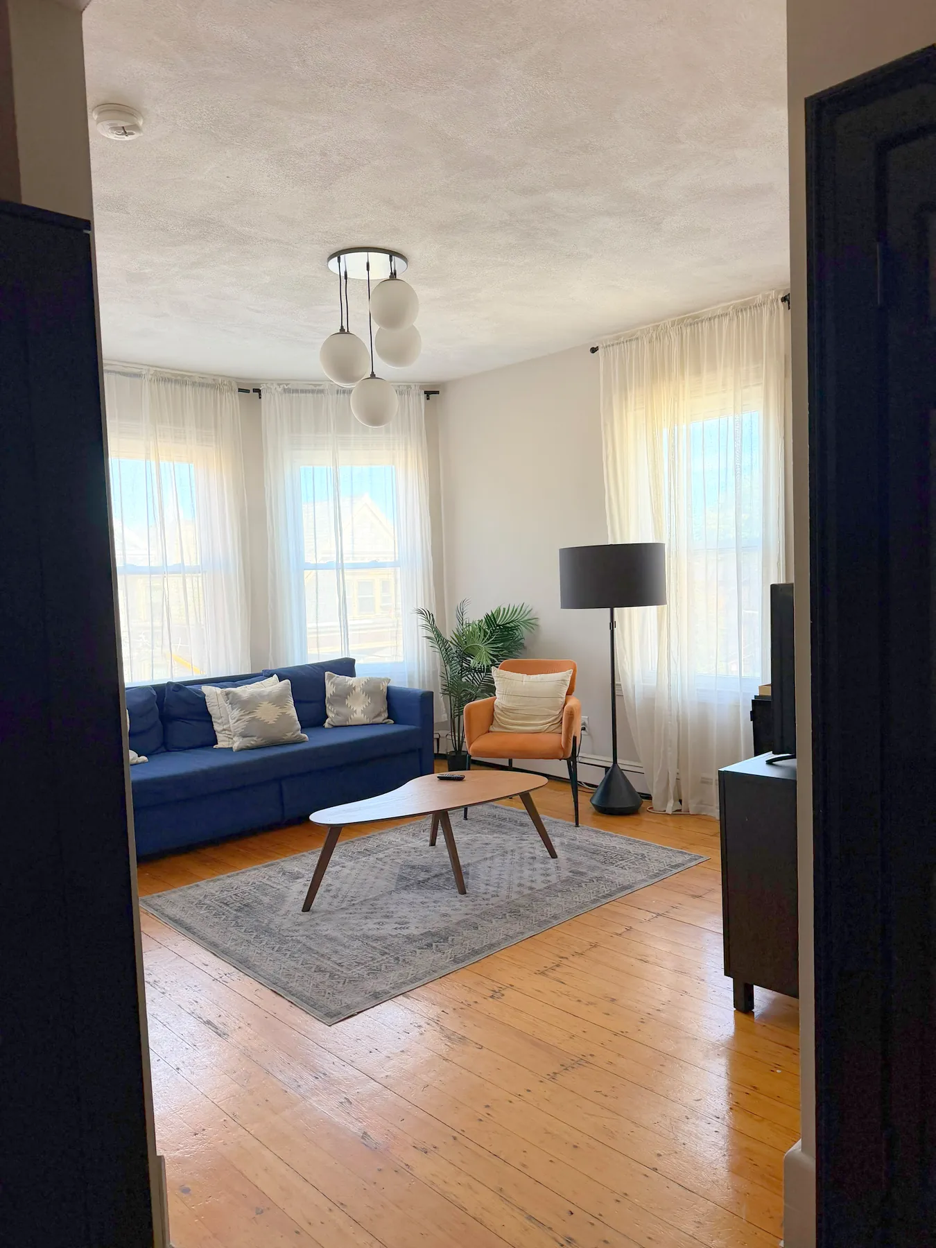 101 Calumet living room with bay windows